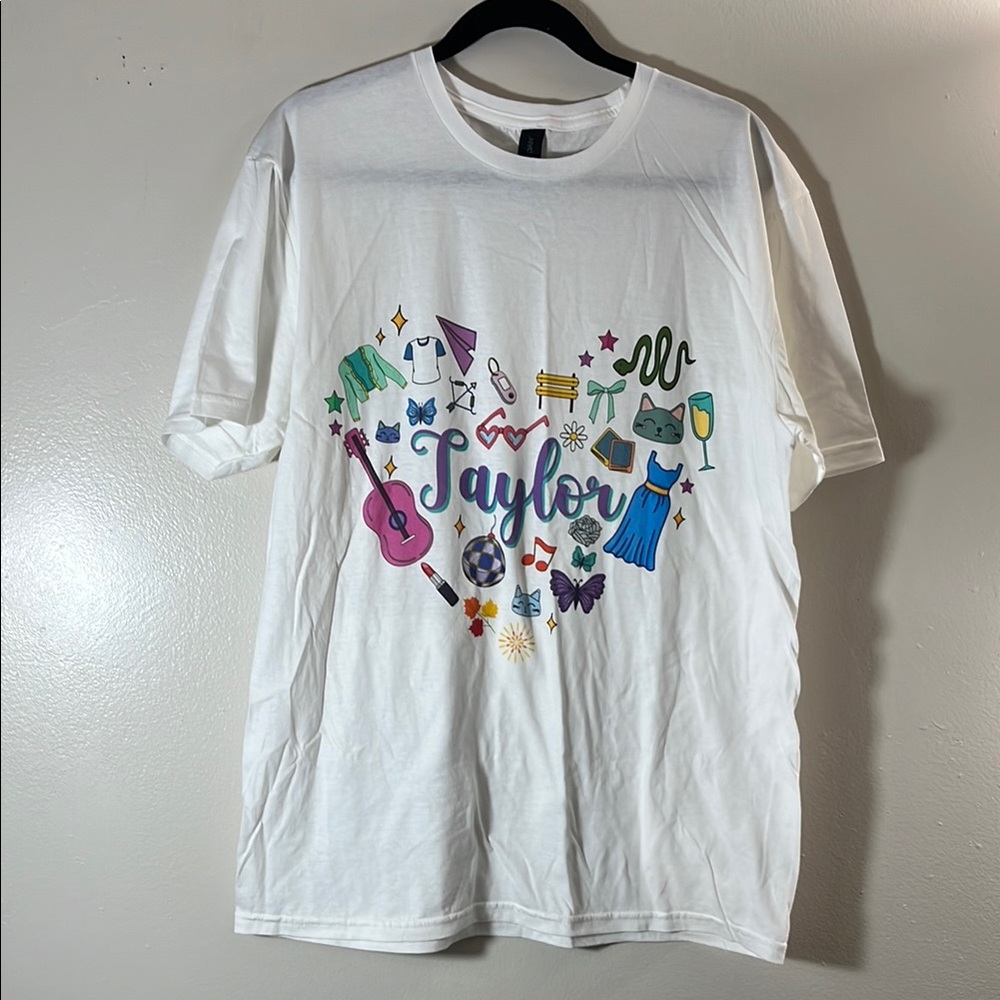 Taylor White Short Sleeve Graphic Tee L